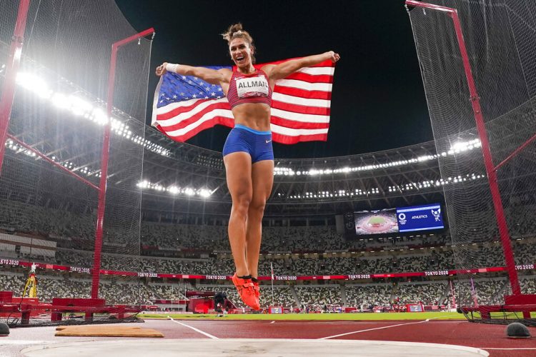 Allman's Joy: Discus thrower waits out rain for gold medal